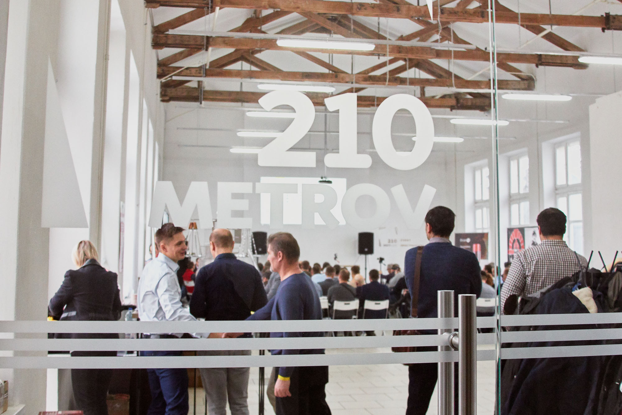 Пространство 210 метров